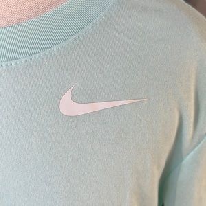 NWOT Nike Dri Fit Womens sweatwicking shirt.